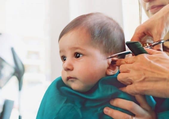 Chăm sóc tóc cho trẻ dưới 1 tuổi