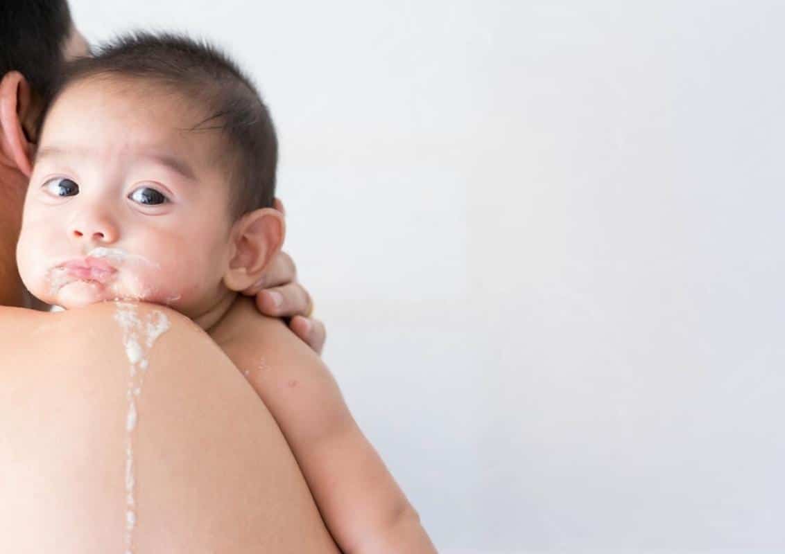 Trẻ sơ sinh bị ọc sữa